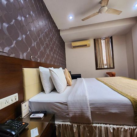 Hotel Lee International Колката Екстериор снимка