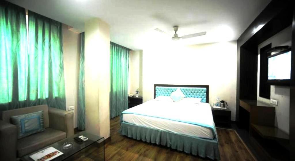 Hotel Lee International Колката Екстериор снимка