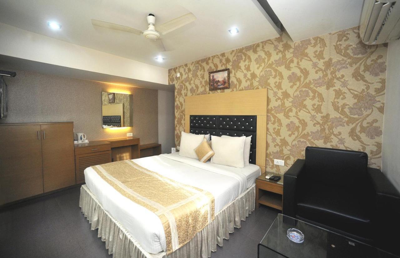 Hotel Lee International Колката Екстериор снимка