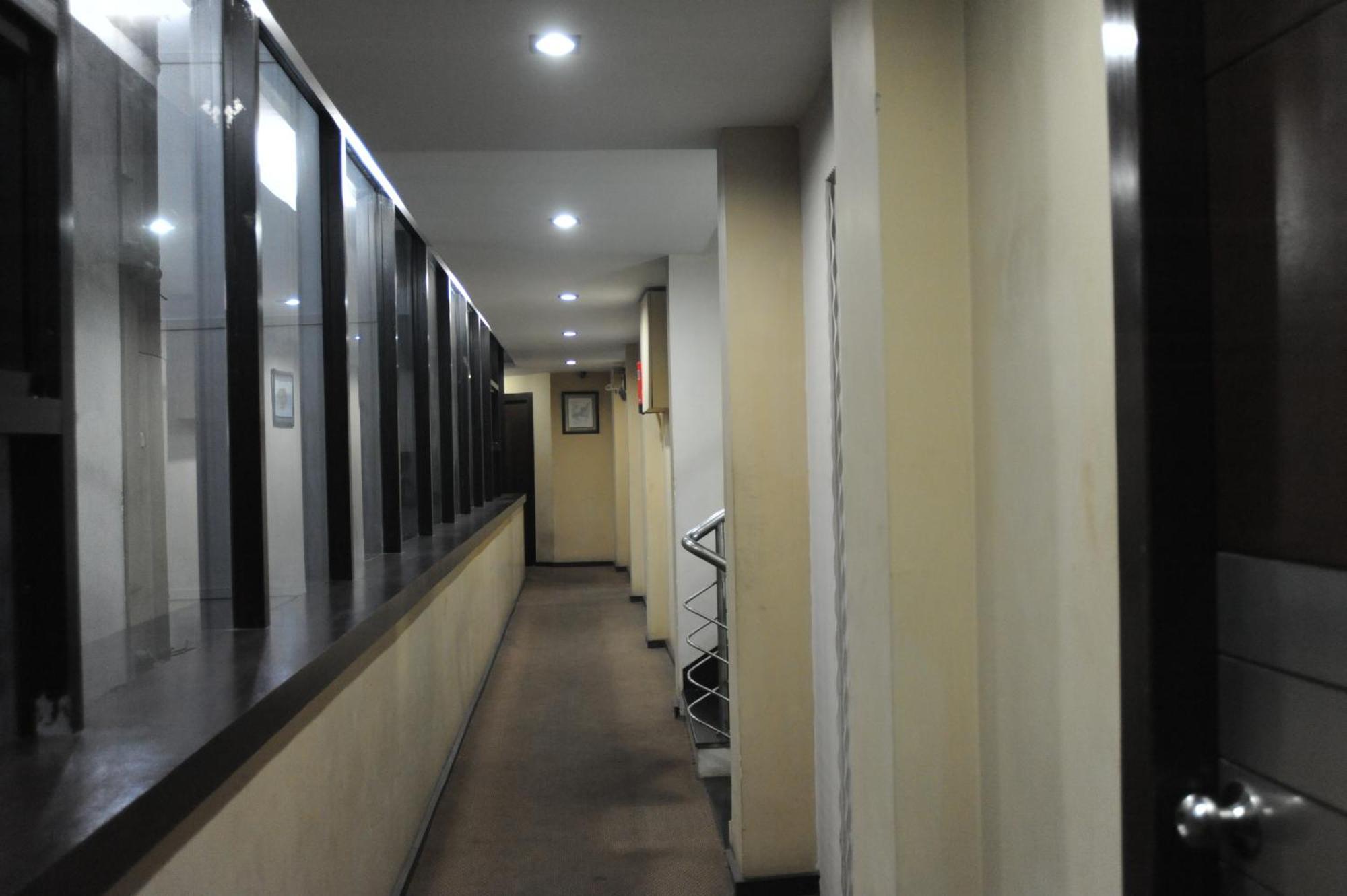 Hotel Lee International Колката Екстериор снимка