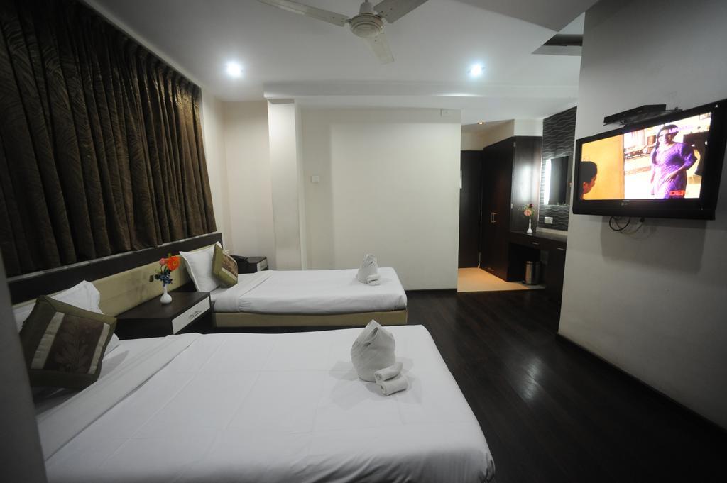 Hotel Lee International Колката Екстериор снимка