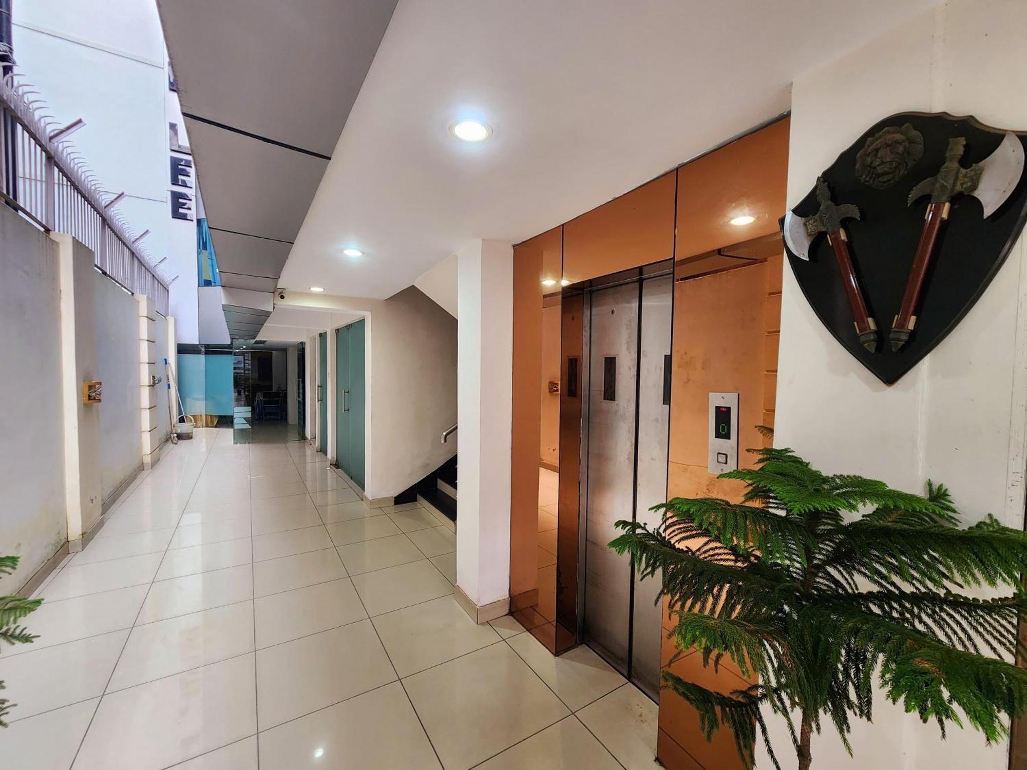 Hotel Lee International Колката Екстериор снимка