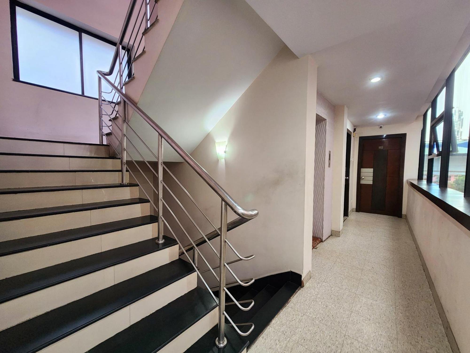 Hotel Lee International Колката Екстериор снимка