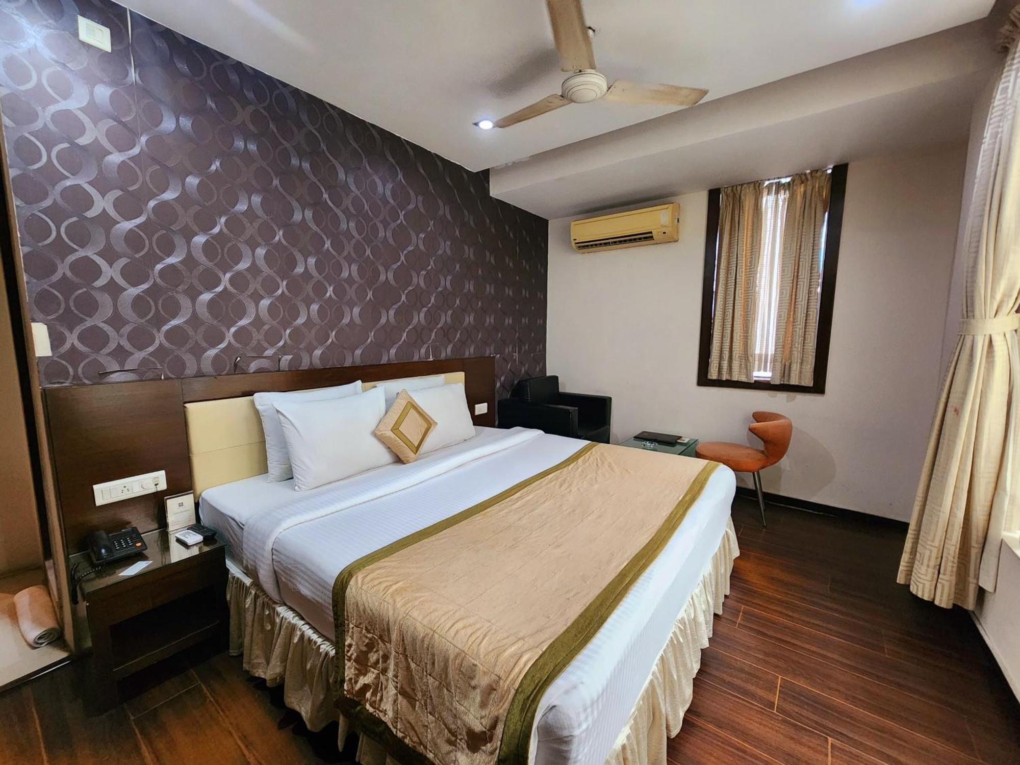 Hotel Lee International Колката Екстериор снимка