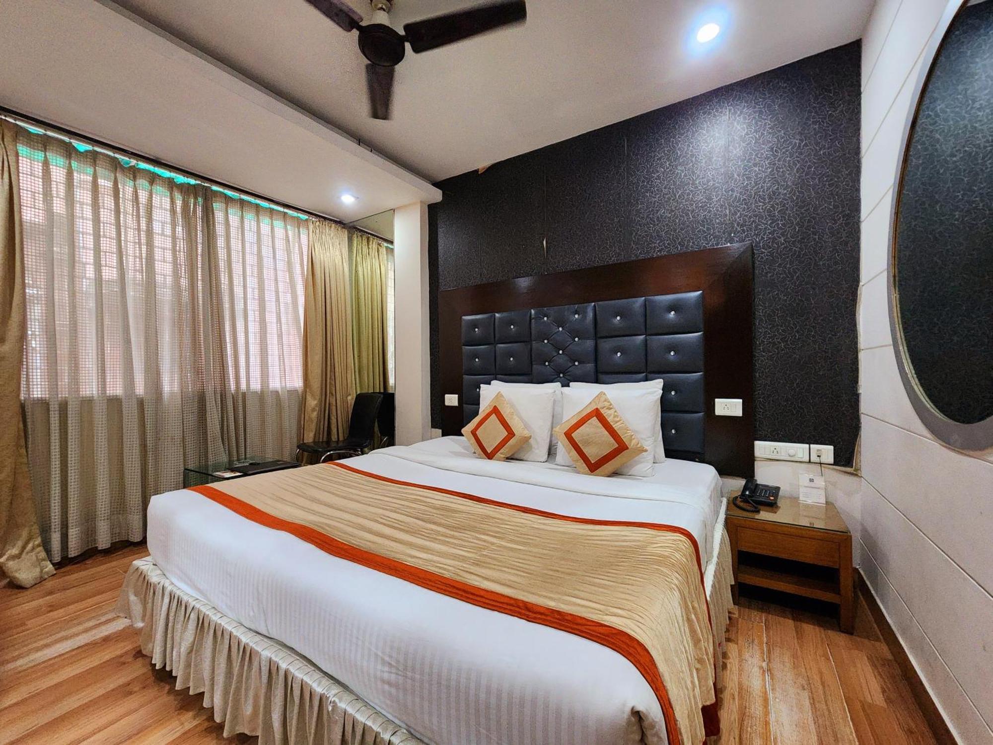 Hotel Lee International Колката Екстериор снимка