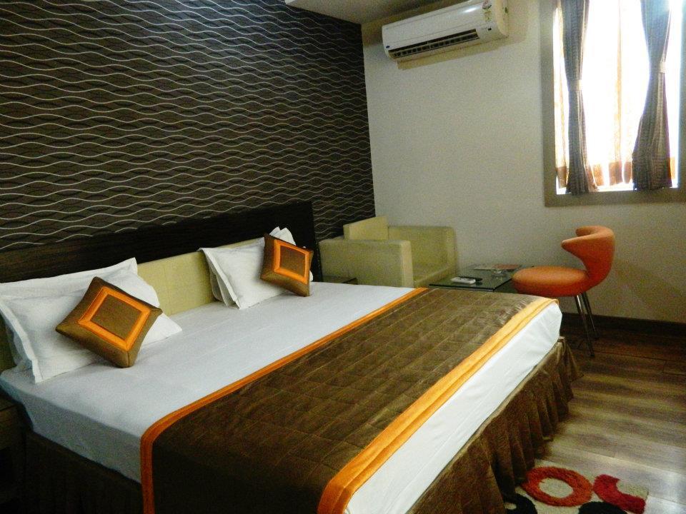 Hotel Lee International Колката Екстериор снимка