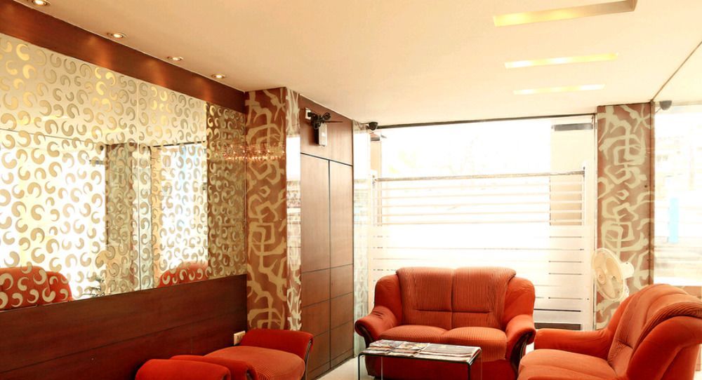 Hotel Lee International Колката Екстериор снимка
